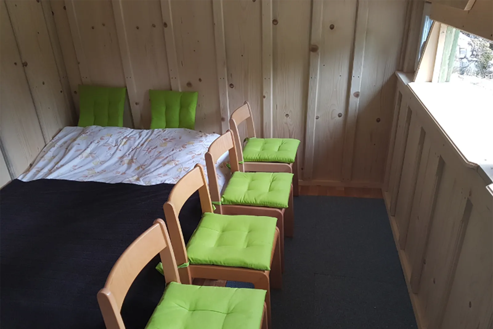 Zemljanka – najmodernejša opazovalnica za opazovanje medvedov v Evropi